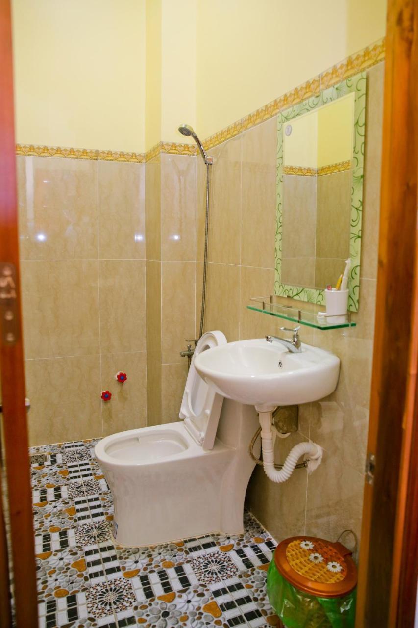 Nha Nghi Que Lo Aparthotel Long Hai Exteriör bild